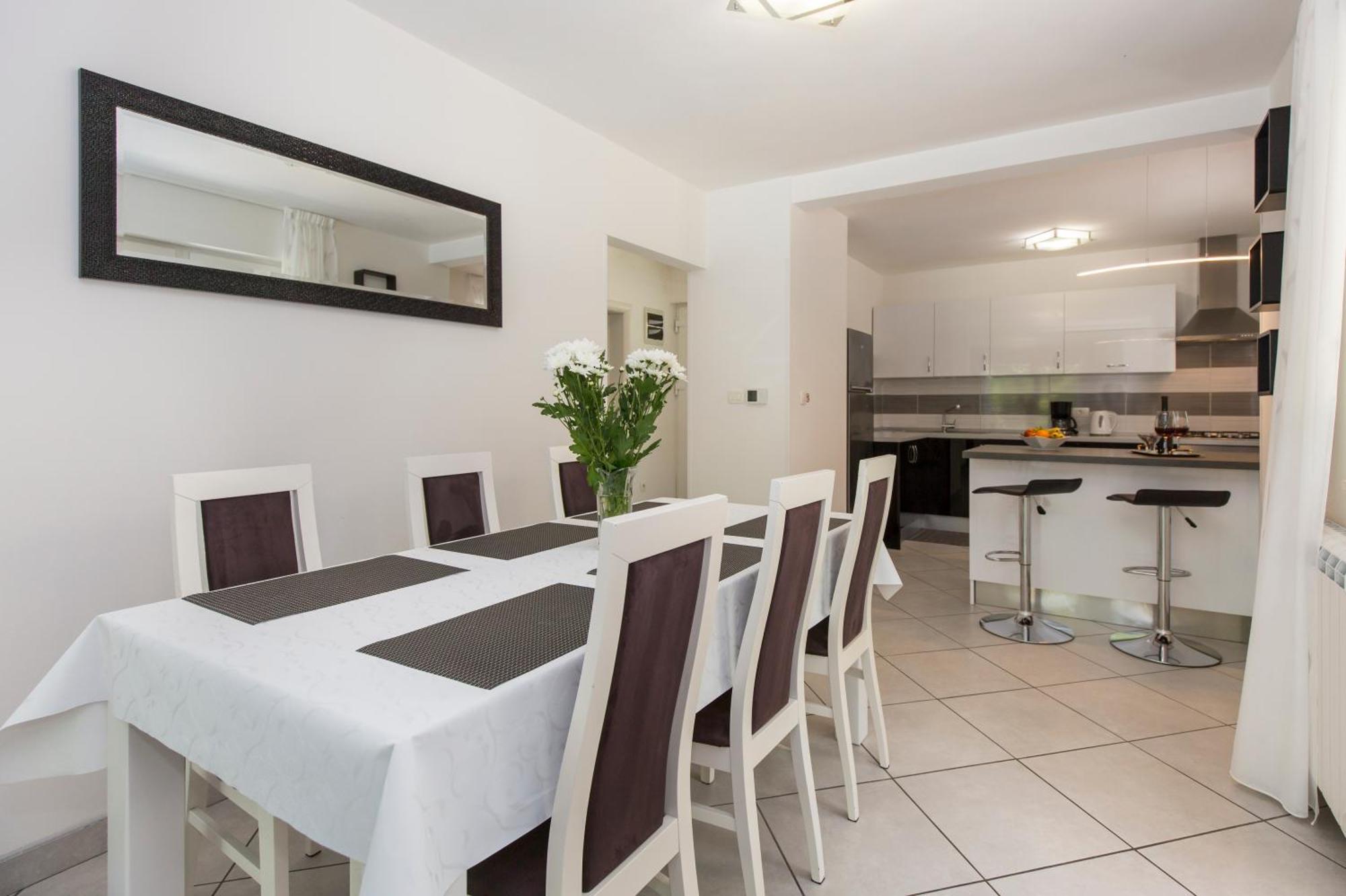 Holiday Home Rea ลาบิน ภายนอก รูปภาพ