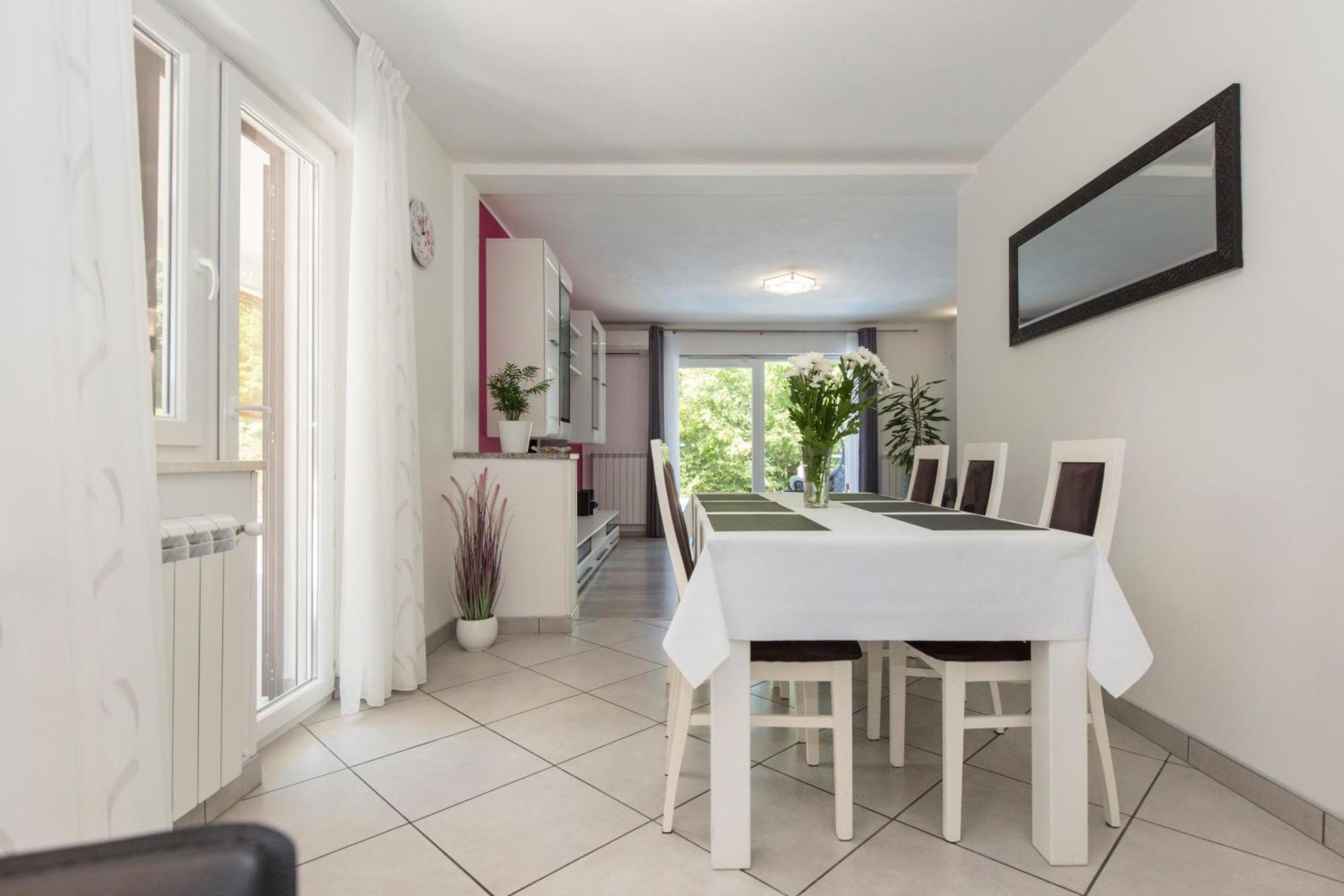 Holiday Home Rea ลาบิน ภายนอก รูปภาพ