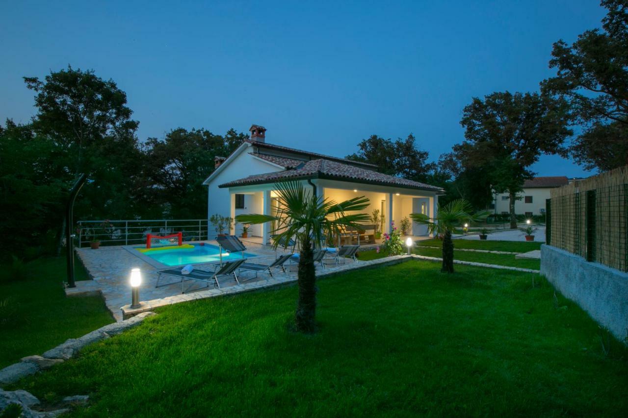 Holiday Home Rea ลาบิน ภายนอก รูปภาพ